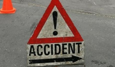 Accident teribil în Vaslui! O femeie a pierdut controlul asupra volanului si s-a răsturnat cu maşina în şanţ 