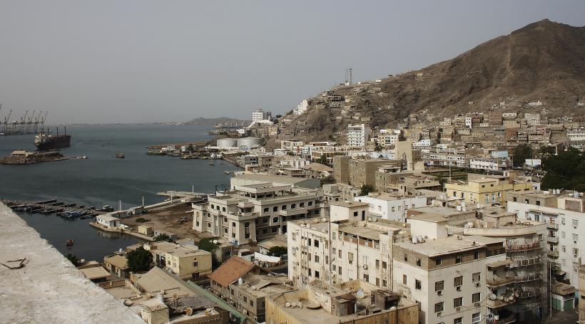 Cel puțin 5 soldați yemeniți au fost uciși în două atentate sinucigașe în orașul Aden