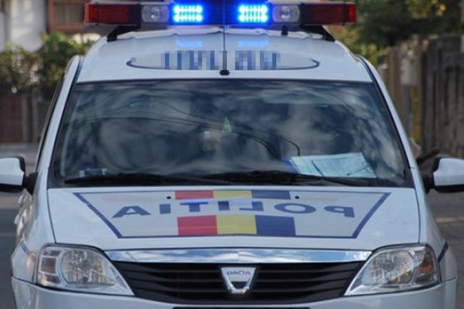 Argeş: Un şofer cu permisul suspendat şi sub influenţa alcoolului a accidentat grav doi pietoni 