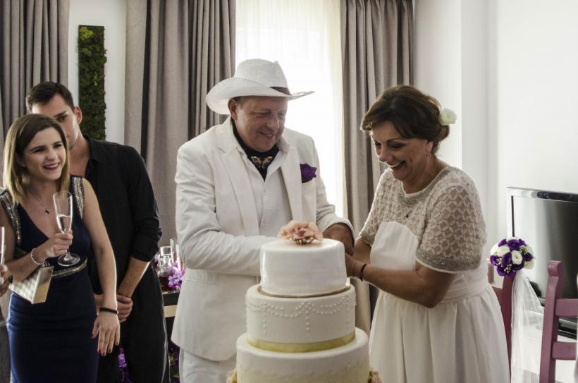 Buni Smaranda și Tănase Găleată fac nuntă în “O grămadă de caramele”