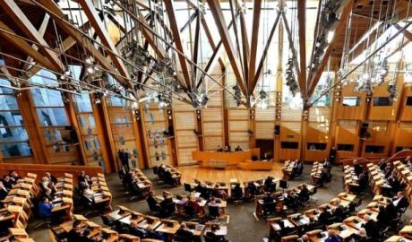 Parlamentul scoţian, evacuat după primirea unui pachet suspect de către un ales local
