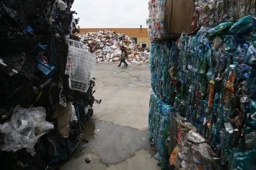 USR: Toate gropile de gunoi din Bucureşti sunt în afara legii