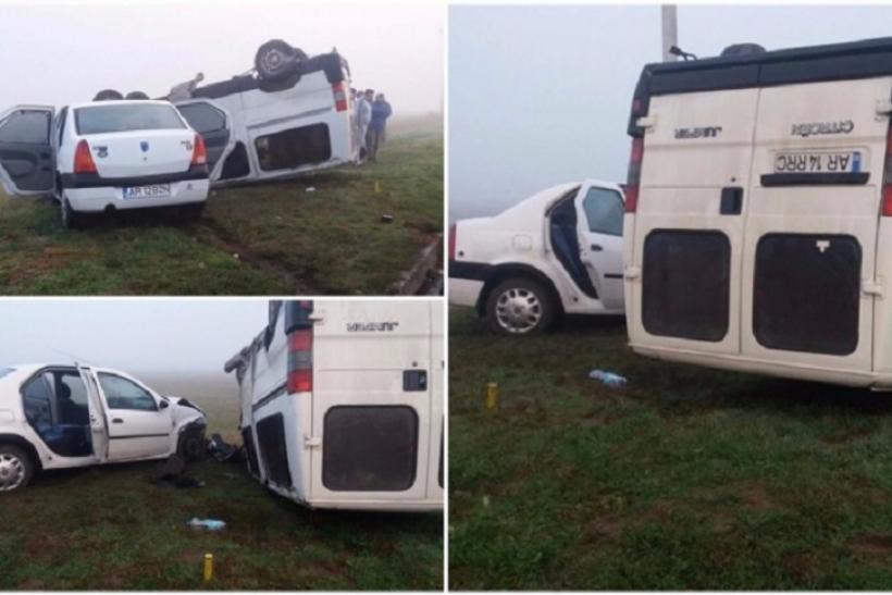 Accident teribil la Arad! Un microbuz plin cu oameni s-a răsturnat, în urma unui impact violent cu un Logan