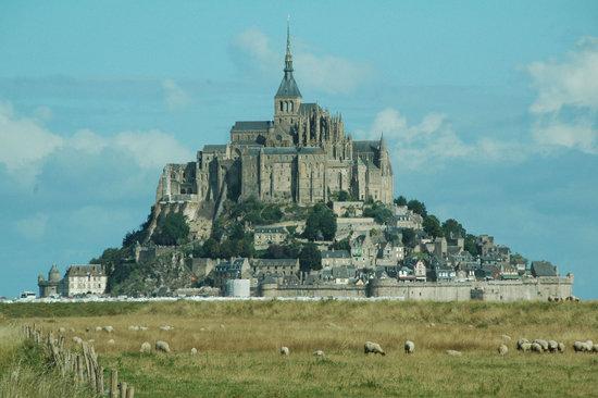 Franţa - Un cimitir medieval, descoperit pe insula Mont Saint-Michel 