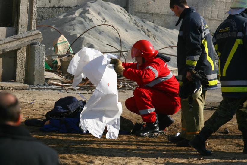 Dolj: Un tânăr a decedat în după ce a fost surprins sub un excavator, la Craiova