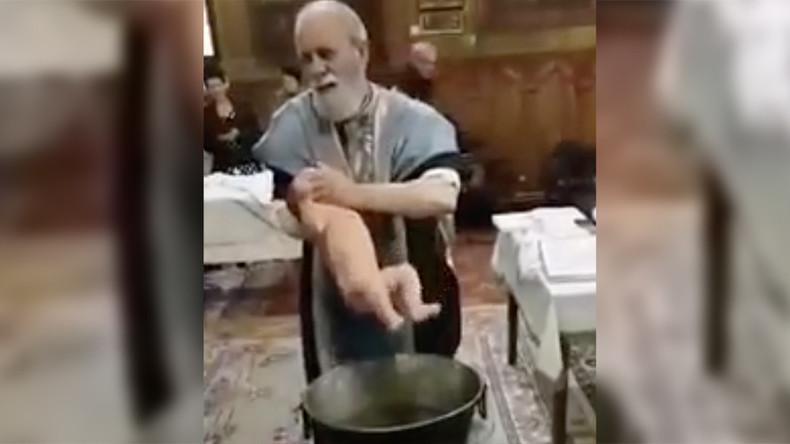 VIDEO - Botezul halucinant din Brăila în care un preot a bruscat un bebeluș a ajuns în presa străină