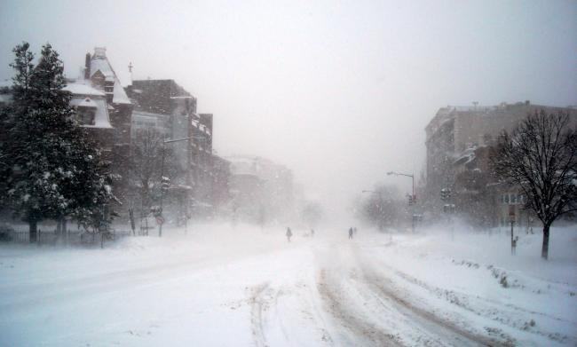 AVERTIZARE METEO. Ciclonul care aduce aerul polar în România va ajunge sâmbătă noapte. Țara noastră va fi lovită de ninsori și temperaturi neașteptate în următoarele zile