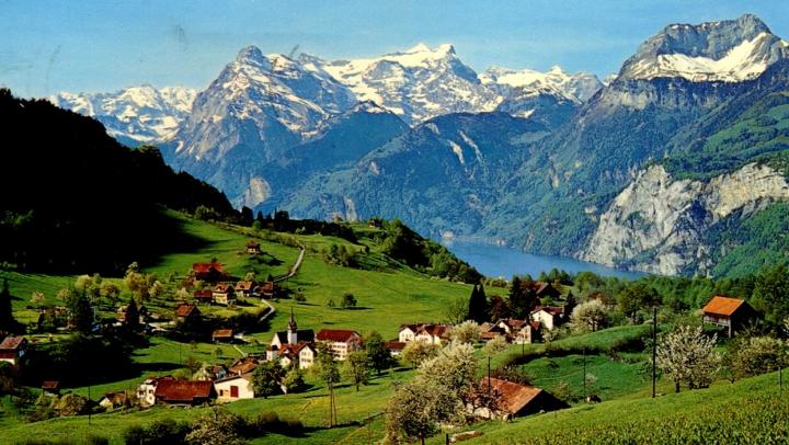 Incredibil! Un sat din Elveţia oferă 70.000 de franci familiilor care vor să se mute acolo 
