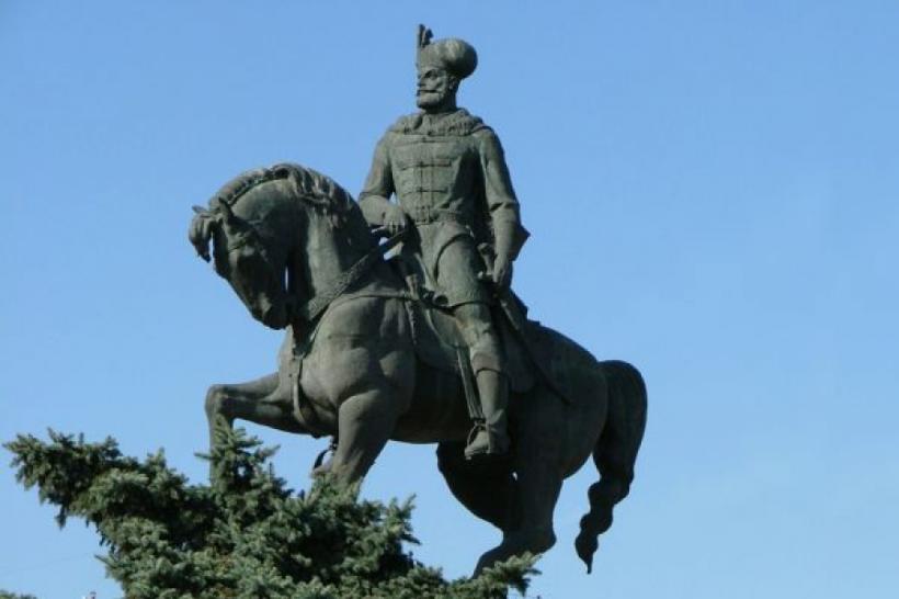 Știai că Mihai Viteazul și-a petrecut ultima zi de viață la Cluj? Află misterul statuii voievodului din cetatea Transilvaniei