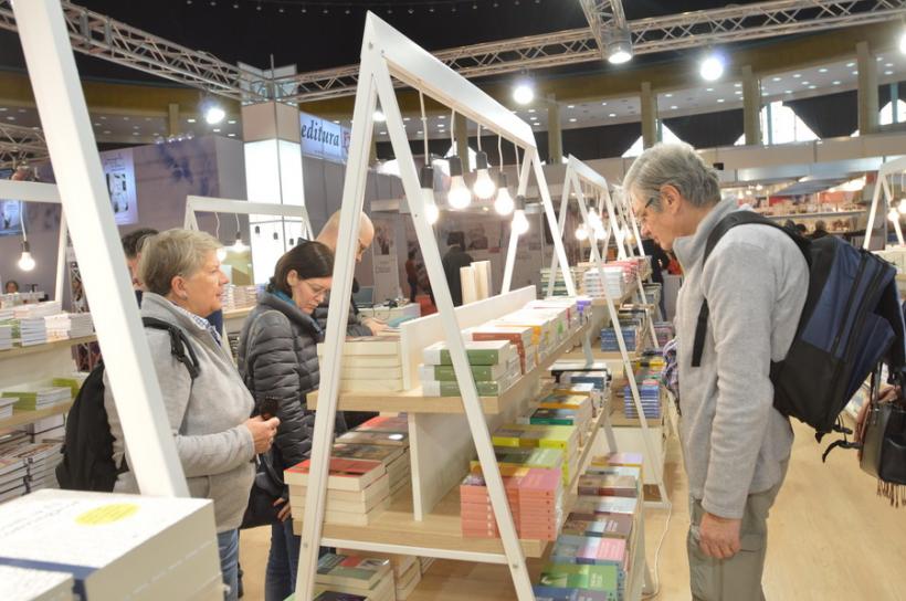 GALERIE FOTO - A început târgul de carte Gaudeamus. Cu ce oferte și noutăți vin editurile 18595203