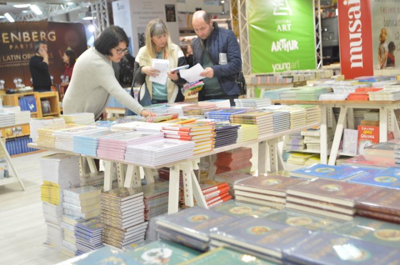 GALERIE FOTO - A început târgul de carte Gaudeamus. Cu ce oferte și noutăți vin editurile 18595206