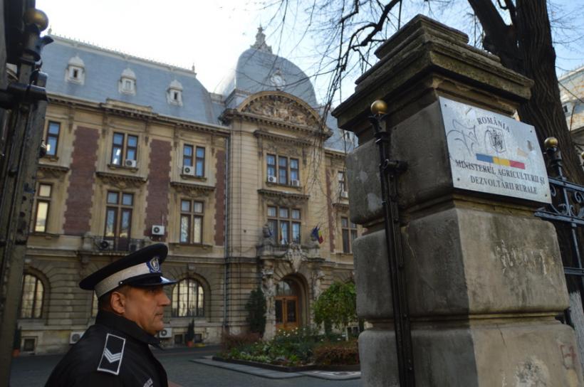 Galerie foto - Protestul angajaţilor APIA s-a încheiat după aproape 4 ore 18595198