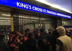 Două staţii de metrou de la Londra au fost evacuate în urma unui incident terorist 