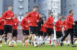 Fotbal: Jucătorii lui Dinamo îl susţin pe tehnicianul Vasile Miriuţă