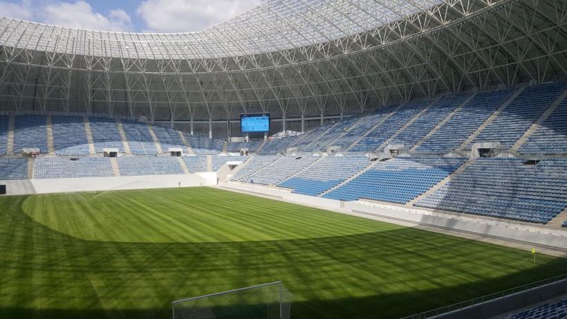 Cârpeală românească: noul stadion din Craiova, în reparaţii