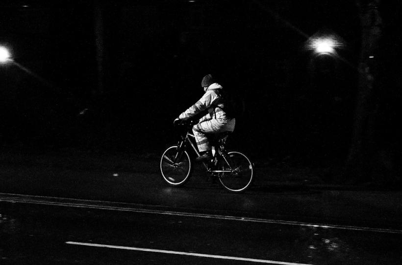 Hainele reflectorizante ar crește riscul de accidente pentru bicicliști