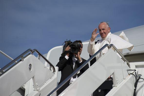 Papa Francisc a ajuns în Myanmar