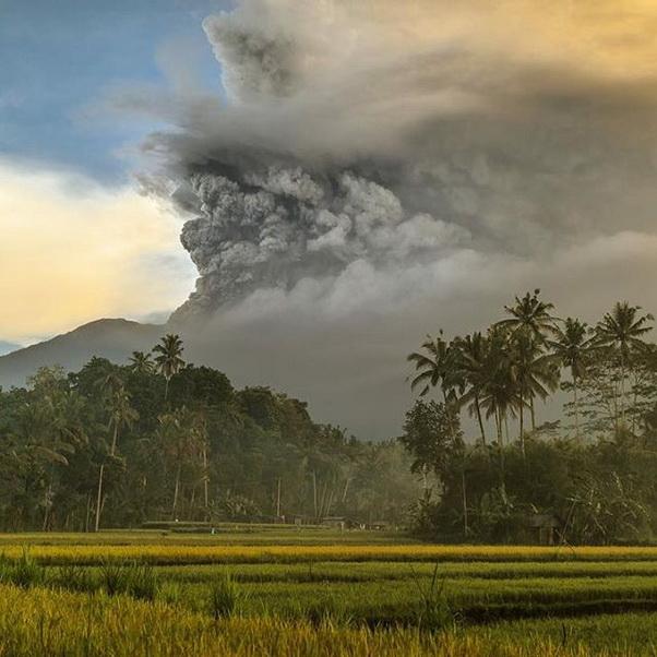 VIDEO - 100.000 de oameni, evacuați din cauza intensificării activității vulcanului Agung