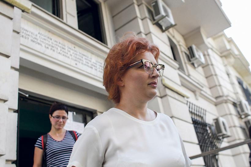 Fiica lui Traian Băsescu „donează” 100.000 € unei firme fără activitate