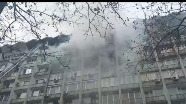 11 persoane au fost evacuate în urma incendiului din blocul de pe Magheru