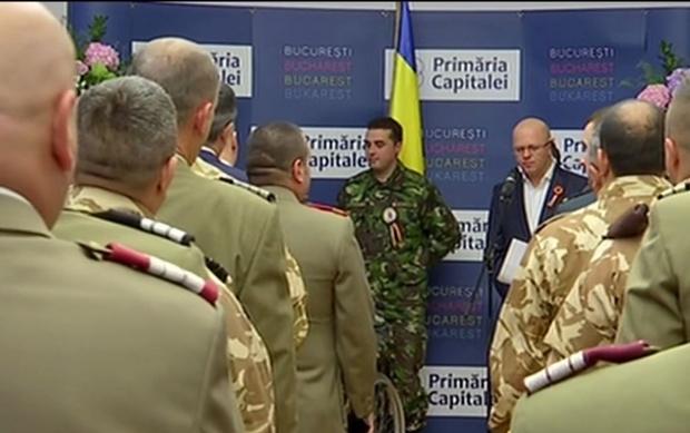 Trei militari români, răniţi în Irak şi Afganistan, au primit titlul de cetăţean de onoare al Capitalei