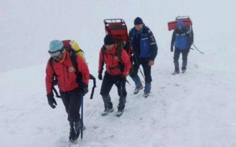Turistul surprins de avalanșa din Parâng a fost găsit decedat
