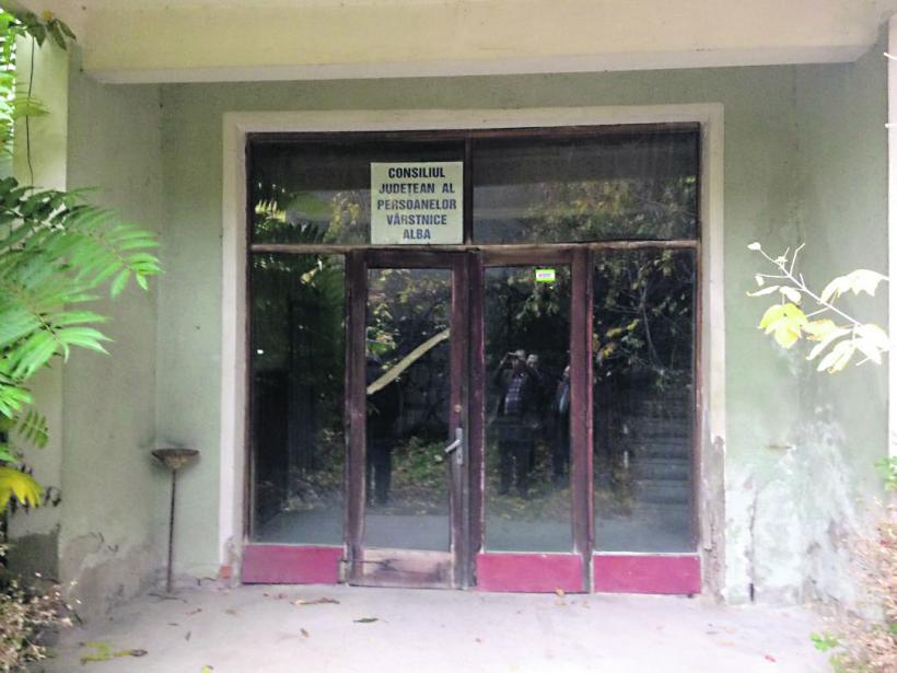 Fosta Casă a Sindicatelor din Alba Iulia, transformată în ruină prin grija CNSLR Frăţia 18596515