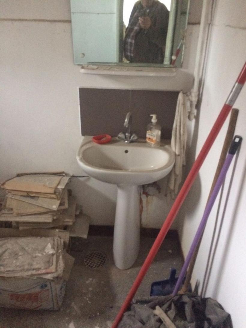 Fosta Casă a Sindicatelor din Alba Iulia, transformată în ruină prin grija CNSLR Frăţia 18596518