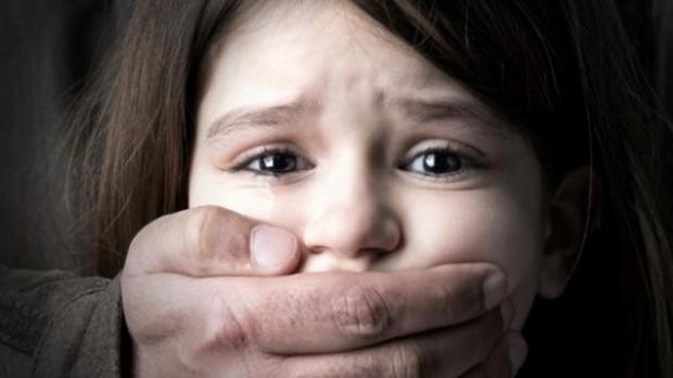 Monstruos! Un tânăr din Mehedinţi este acuzat că şi-a violat sora în vârstă de 10 ani