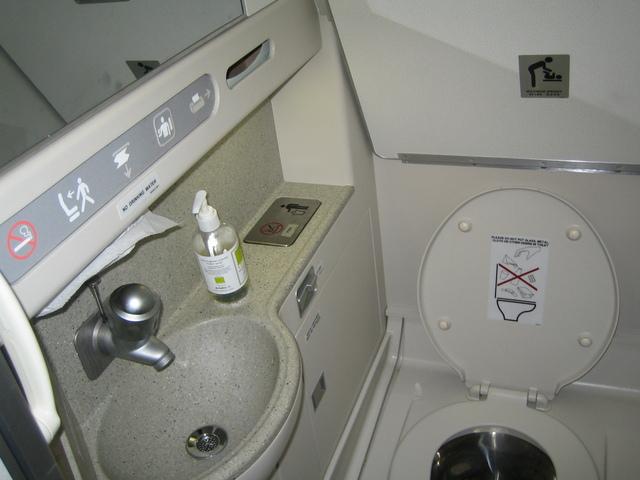 Un zbor de pe ruta New York - Seattle, întrerupt pentru o pauză de toaletă