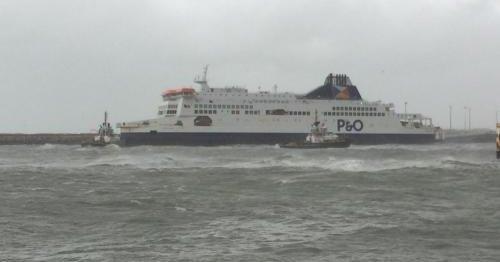 Un feribot cu 300 de pasageri a eșuat la Calais din cauza vremii nefavorabile