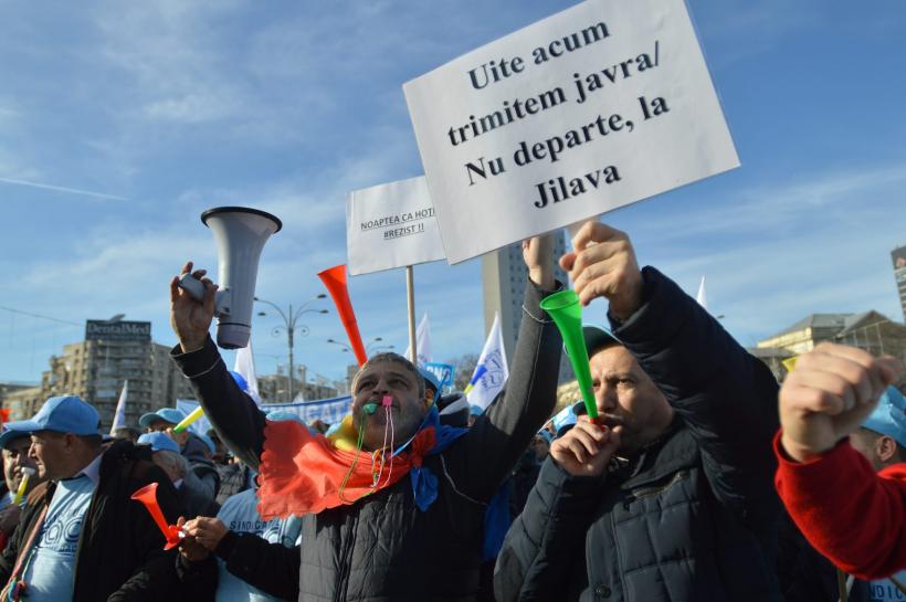 BNS: reculegere şi proteste, la Bucureşti