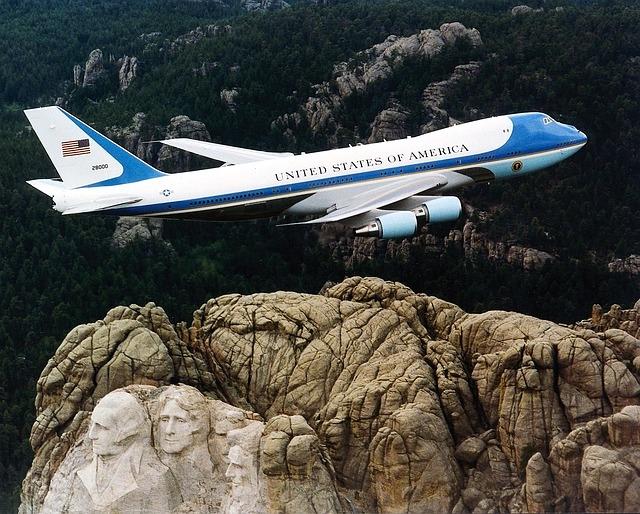 Două aeronave prezidenţiale 747-8 pentru Donald Trump 