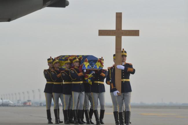 30 de elevi ai Colegiului Naţional Militar &quot;Dimitrie Cantemir&quot; din Breaza vor fi în componenţa Gărzii de Onoare, la funeraliile regelui 