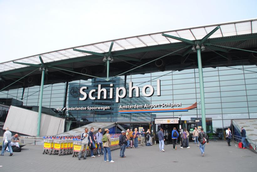 Un individ înarmat cu un cuțit a atacat oamenii din aeroportul Aeroportul Amsterdam-Schiphol