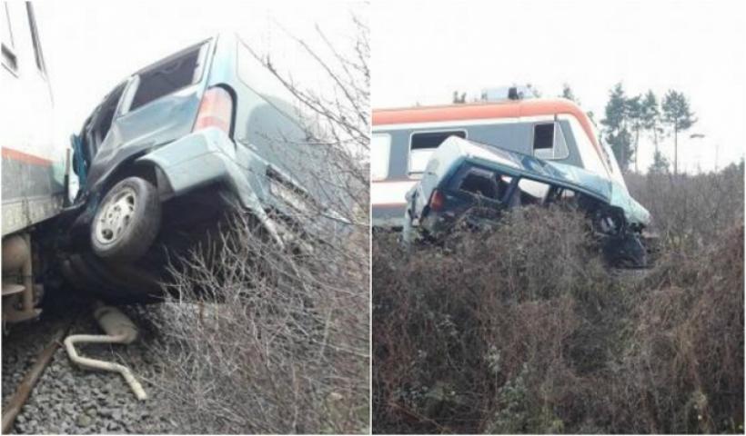 O maşină a fost spulberată de un tren, în Maramureş. Şoferul e de negăsit