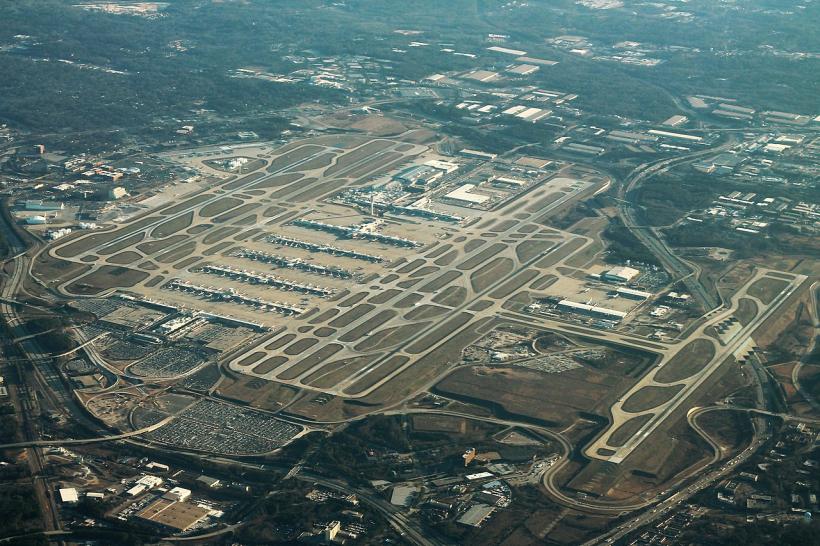 Beznă pe cel mai aglomerat aeroport din lume