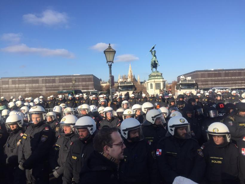 Proteste de stradă violente în timpul depunerii jurământului a noului guvern austriac