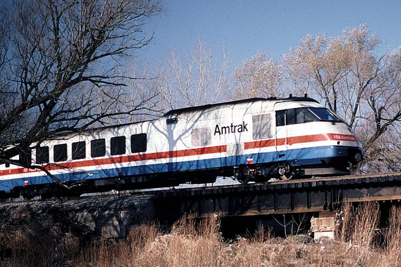 Trenul Amtrak care a deraiat în Seattle circula cu aproape de trei ori viteza maximă legală