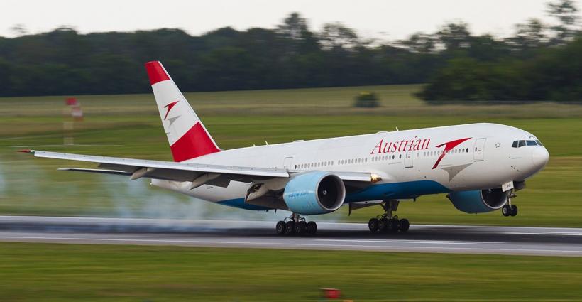 Un avion Austrian Airlines a avut probleme la aterizare pe aeroportul din Sibiu
