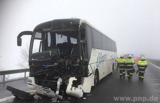 9 români au fost răniți într-un accident rutier în Germania. Șoferul autocarului, în stare gravă