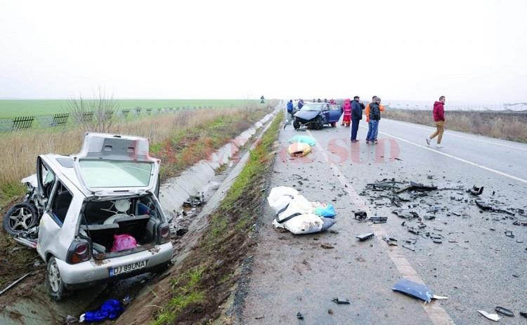 Accident groaznic în Dolj! Două femei au murit pe loc, după ce o şoferiţă de 30 de ani a pătruns pe contrasens