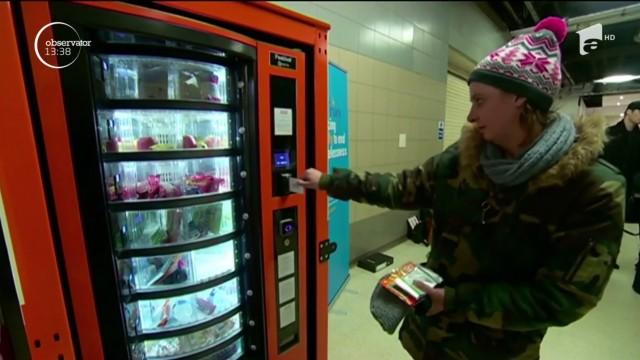 Iniţiativă inedită în Marea Britanie! Persoanele fără adăpost primesc gratuit de la un automat  tot ce au nevoie de Crăciun