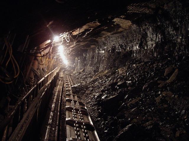 Hunedoara: Ultima zi de producţie la minele Paroşeni şi Uricani
