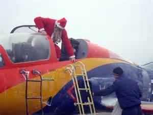 Copiii militarilor au primit cadouri de la Moş Crăciun care a coborât din elicopter 