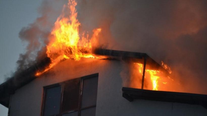 Incendiu de proporții la o pensiune din Moeciu de Sus