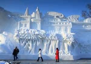 Sculptori din întreaga lume au făcut la un festival din Berlin, un adevărat regat de gheaţă