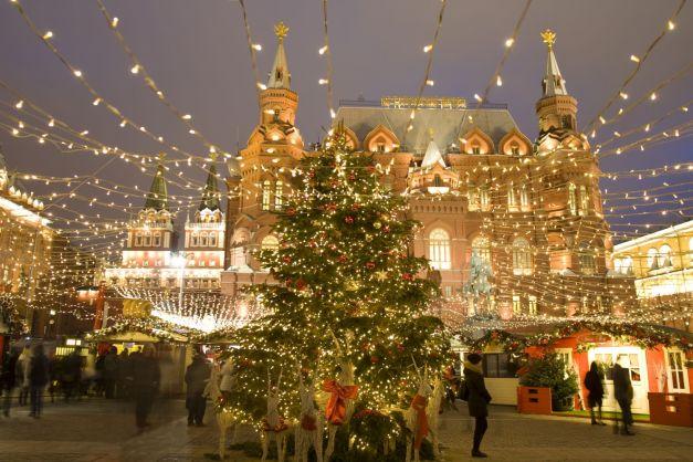 Piaţa Roşie din Moscova s-a îmbrăcat în haine de sărbătoare pentru a întâmpina noul an 