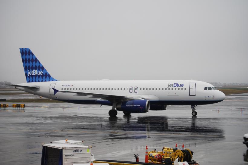 Un avion al companiei JetBlue a derapat pe pista înghețată a aeroportului din Boston