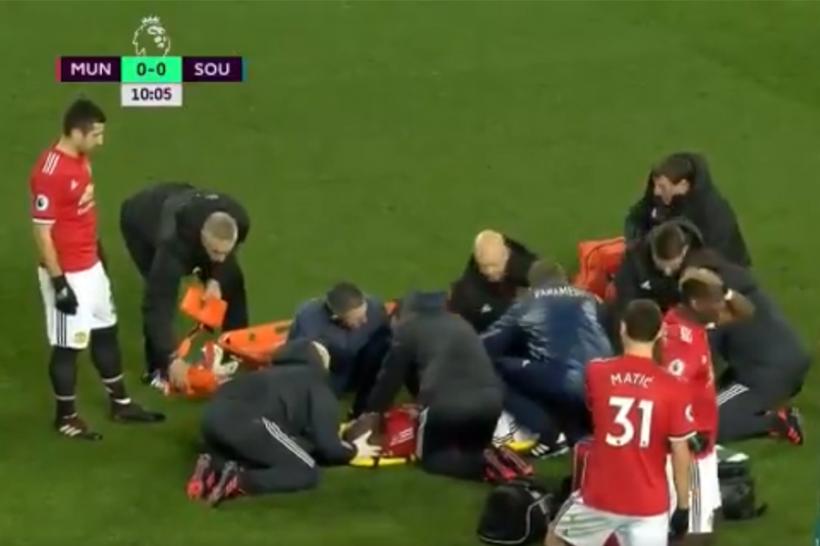 VIDEO - Scene teribile în timpul meciului dintre Southampton și Manchester. Lukaku, scos pe targă și conectat la aparate